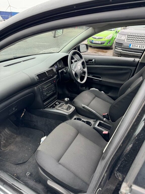 Volkswagen Passat 2.0 S Saloon 194 G Km 130 Bhp DA52MSU Black #3