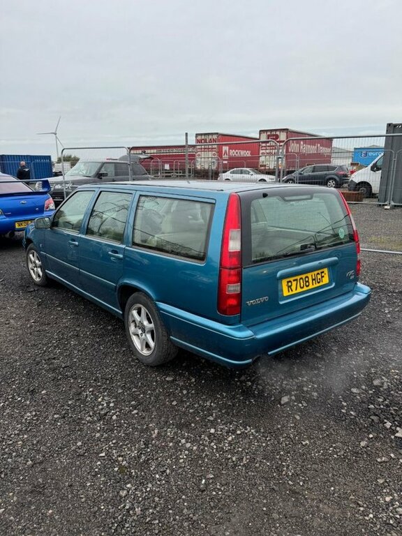 Volvo V70 2.5 10V Cd Estate 144 Bhp R708HGF Blue #2