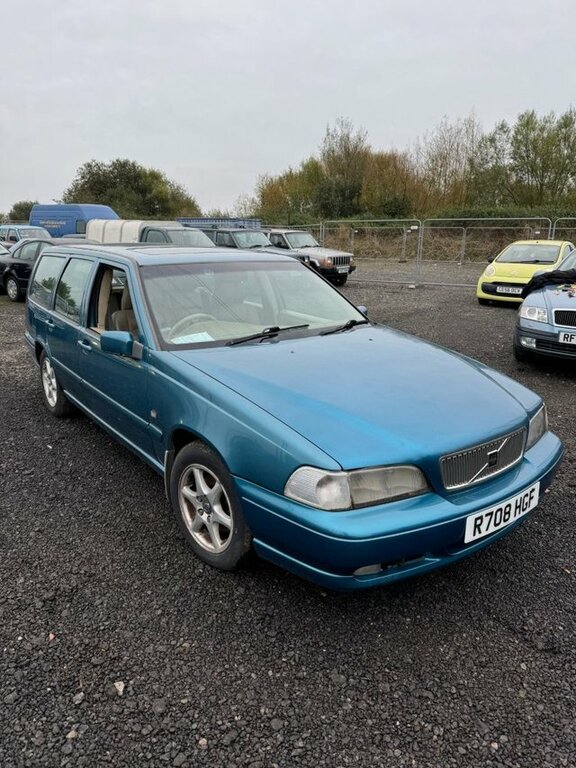 Volvo V70 2.5 10V Cd Estate 144 Bhp Blue