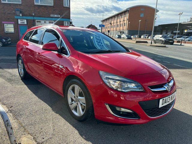 Vauxhall Astra Estate Red