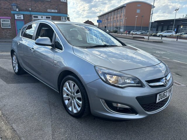 Vauxhall Astra Hatchback DU62YMR Silver #3