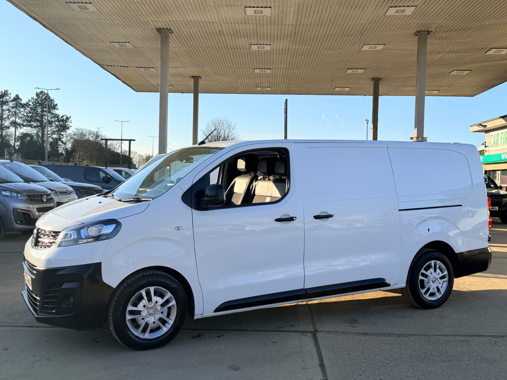 Vauxhall Vivaro 2.0 Turbo D 3100 Dynamic Panel Van 6Dr Manu White