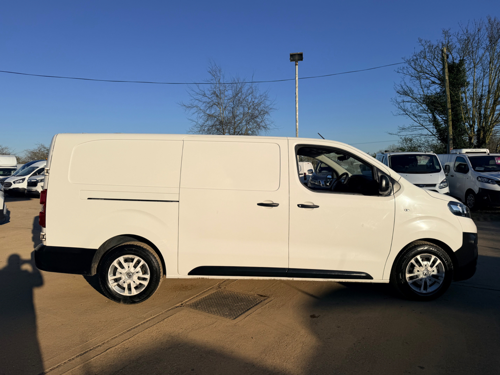 Vauxhall Vivaro 2.0 Turbo D 3100 Dynamic Panel Van 6Dr Manu FE70HNA White #2