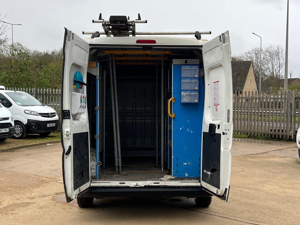 Peugeot Boxer 2.0 Bluehdi 333 Professional Panel Van FN68UEC White #4