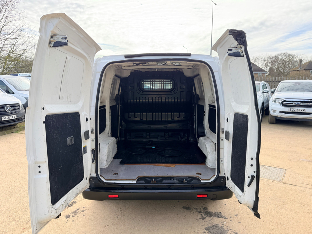 Nissan e-NV200 Acenta Panel Van Swb Rapid 10 White #3