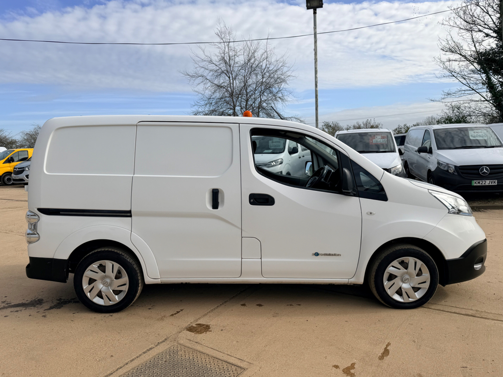 Nissan e-NV200 Acenta Panel Van Swb Rapid 10 White #2