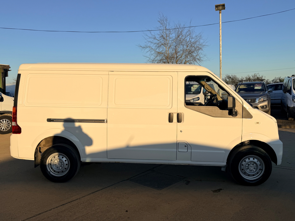 DFSK EC35 Mpv White #2
