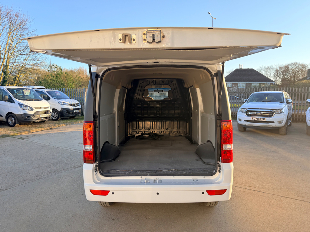 DFSK EC35 Mpv White #4