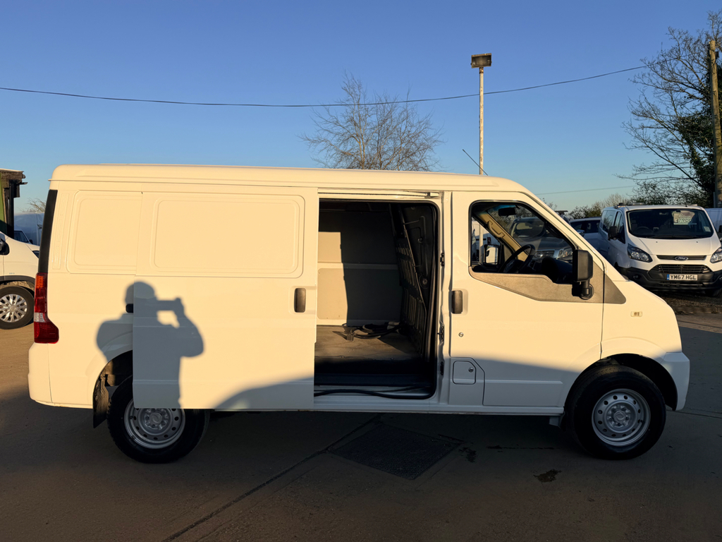 DFSK EC35 Mpv White #36