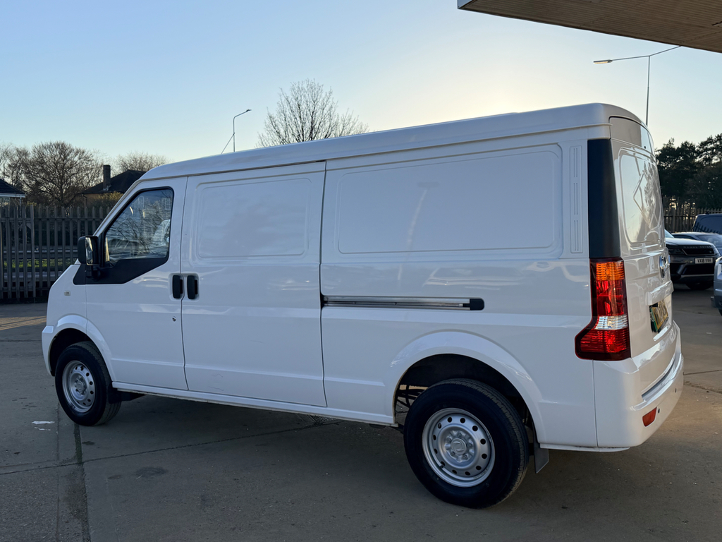 DFSK EC35 Mpv White #30