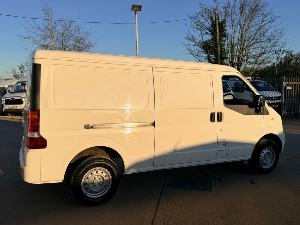 DFSK EC35 Mpv White #18