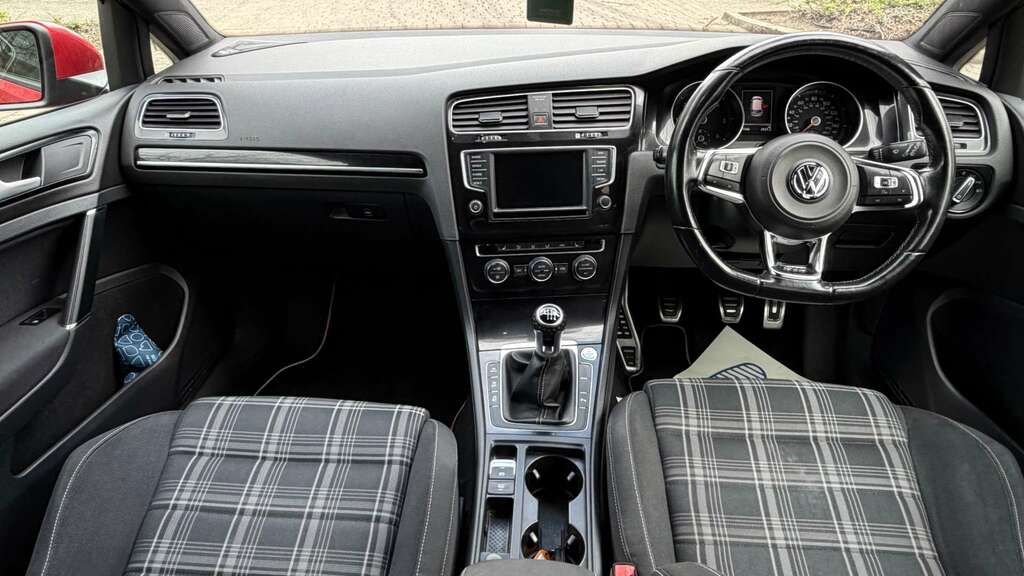 Volkswagen Golf 2.0 Golf Gtd VO65ZYV Red #2