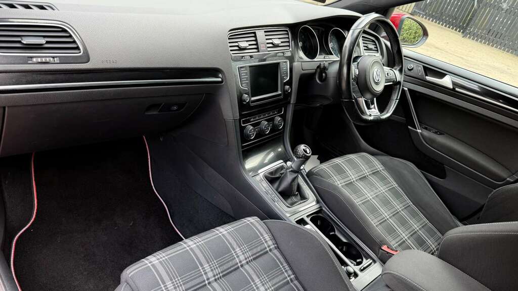 Volkswagen Golf 2.0 Golf Gtd VO65ZYV Red #6