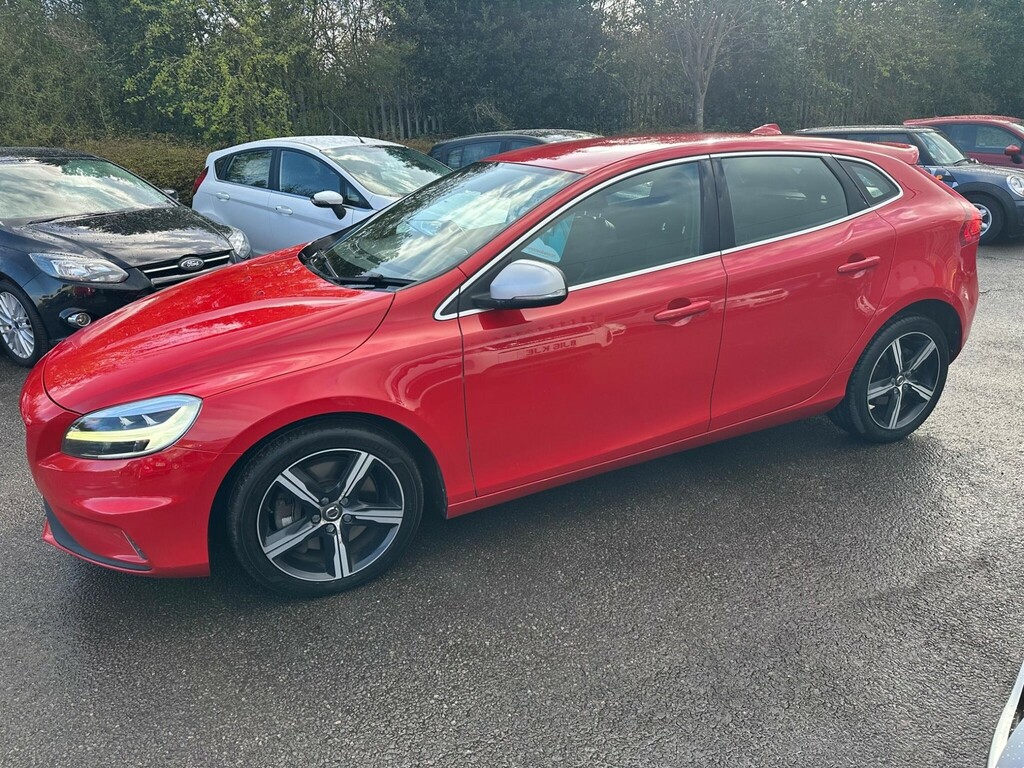 Volvo V40 2.0 D4 R-design Nav Plus Euro 6 Ss Red