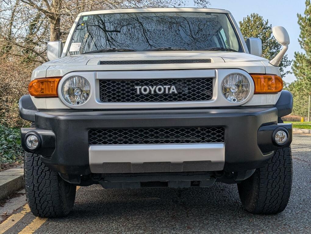 Toyota FJ Cruiser Original Spec.2016 Facelift.euro 6. Ulez White #2