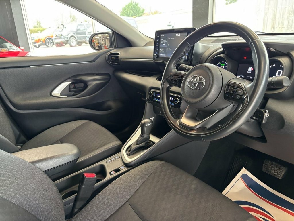 Toyota Yaris 1.5L Design SB71VDZ White #2