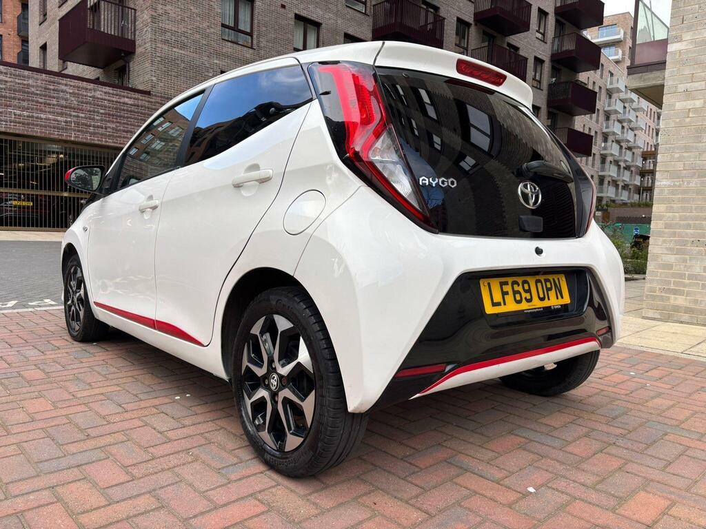 Toyota Aygo 1.0 Vvt-i X-trend Funroof X-shift Euro 6 LF69OPN White #2
