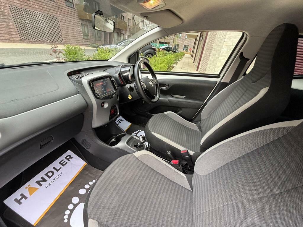 Toyota Aygo 1.0 Vvt-i X-trend Funroof X-shift Euro 6 LF69OPN White #3