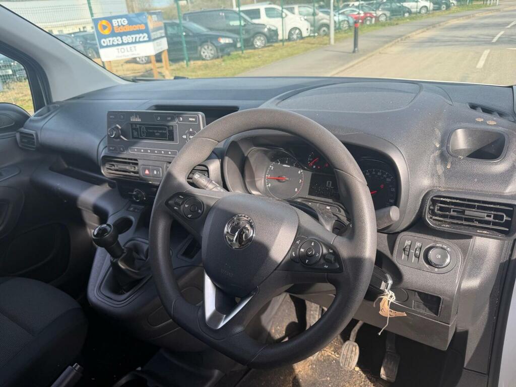 Vauxhall Combo Panel Van 1.5 Turbo D 2300 Dynamic L2 H1 Euro 6 DN21JGO White #6