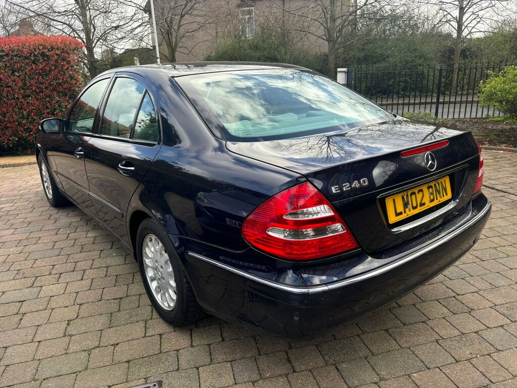 Mercedes-Benz E Class 2.6 E240 Elegance Blue #2