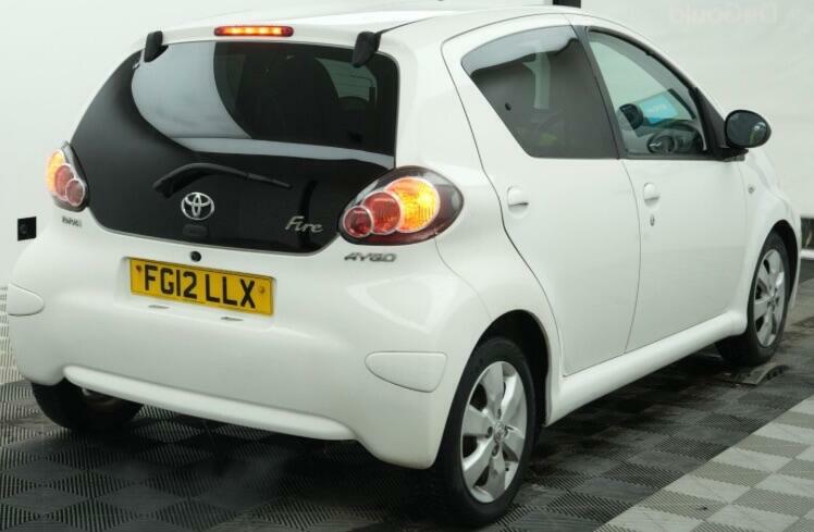 Toyota Aygo 1.0 Vvt-i Fire Euro 5 FG12LLX White #4