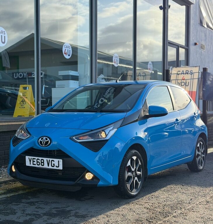 Toyota Aygo 1L X-plore YE68VGJ Blue #2
