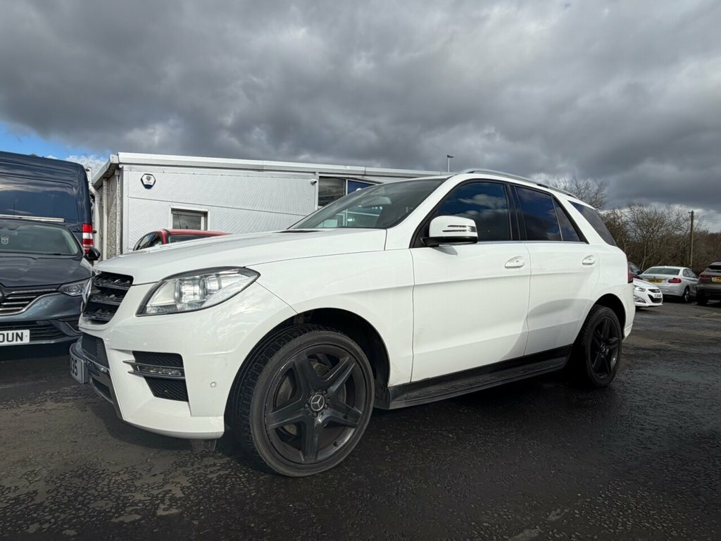 Mercedes-Benz M Class 2.1L Amg Sport White #4