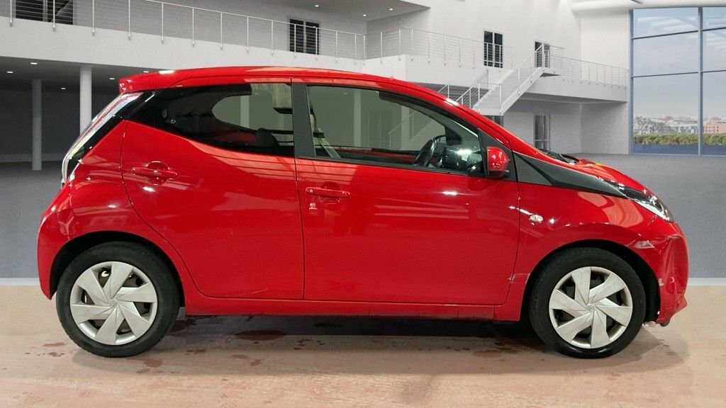 Toyota Aygo 1L X-play RE67YHR Red #5