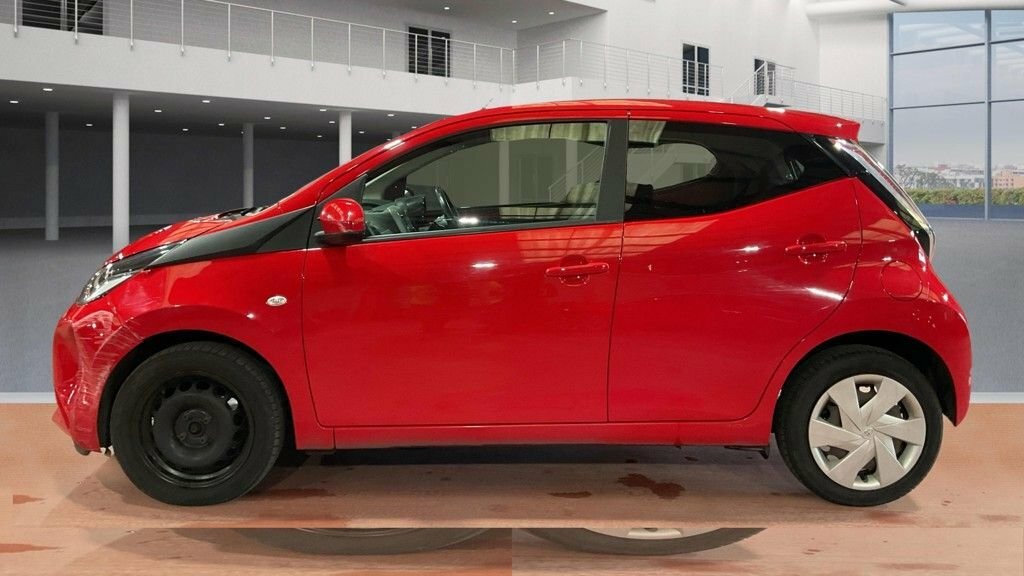 Toyota Aygo 1L X-play RE67YHR Red #6