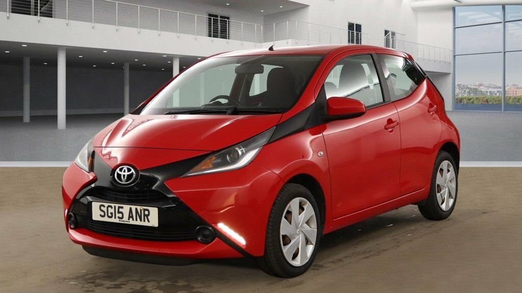 Toyota Aygo 1L X-play SG15ANR Red #2