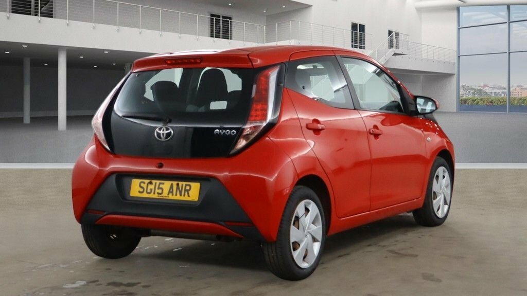 Toyota Aygo 1L X-play SG15ANR Red #4