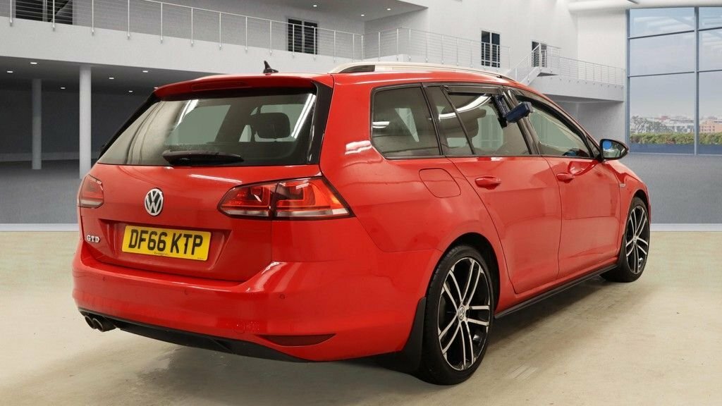 Volkswagen Golf 2L Gtd DF66KTP Red #4