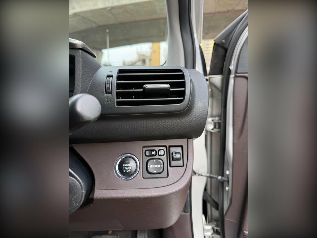 Toyota IQ 1.0 Vvt-i 2 Hatchback Multidrive Euro 4 Silver #6