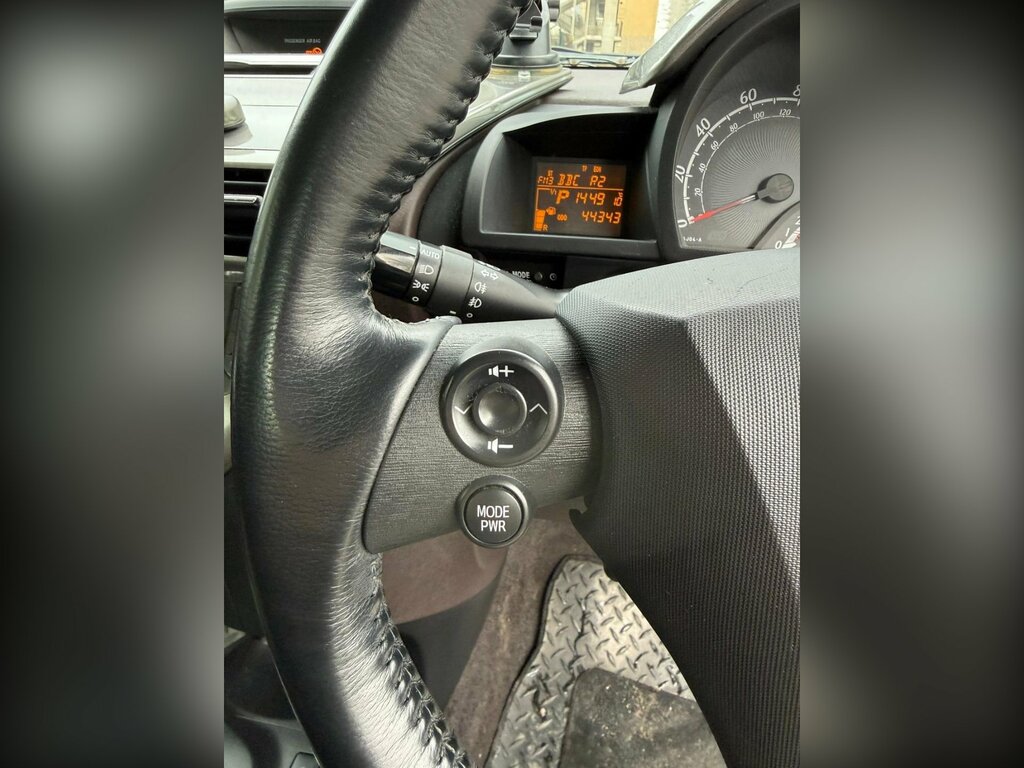 Toyota IQ 1.0 Vvt-i 2 Hatchback Multidrive Euro 4 Silver #4