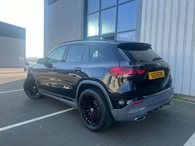 Mercedes-Benz GLA Class Gla200d Amg Line Executive Black #2