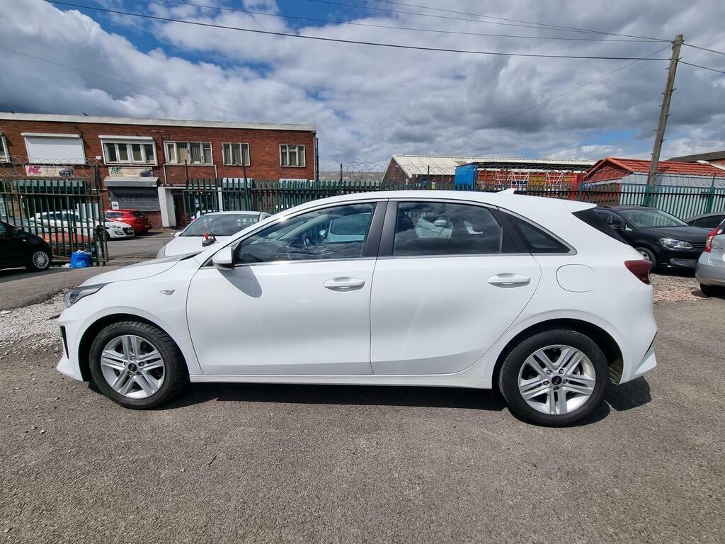 Kia Ceed 1.6 Crdi Mhev 2 Nav Euro 6 Ss White