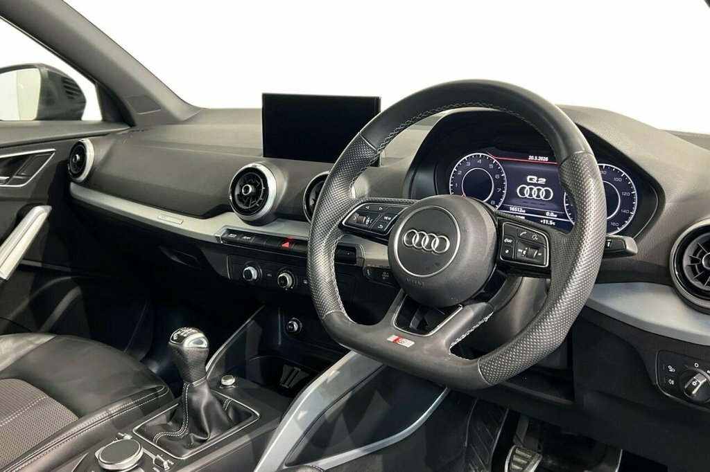 Audi Q2 1L Black Edition PJ70ZVE Black #5