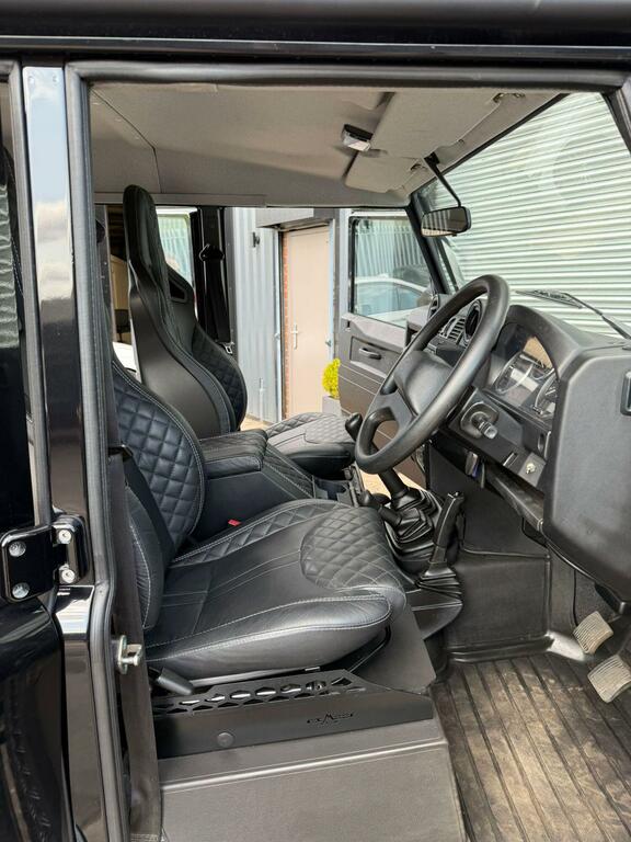 Land Rover Defender Pickup 2.2 Tdci James Bond Spectre Edition 2014 Black #2