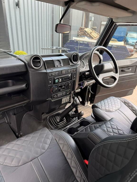 Land Rover Defender Pickup 2.2 Tdci James Bond Spectre Edition 2014 Black #5