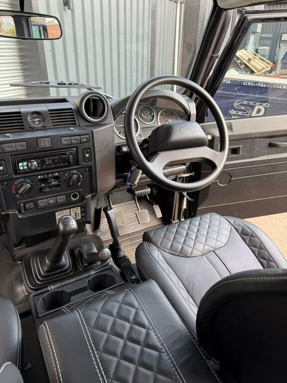 Land Rover Defender Pickup 2.2 Tdci James Bond Spectre Edition 2014 Black #3