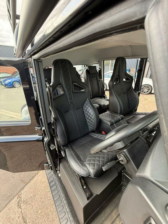 Land Rover Defender Pickup 2.2 Tdci James Bond Spectre Edition 2014 Black #4