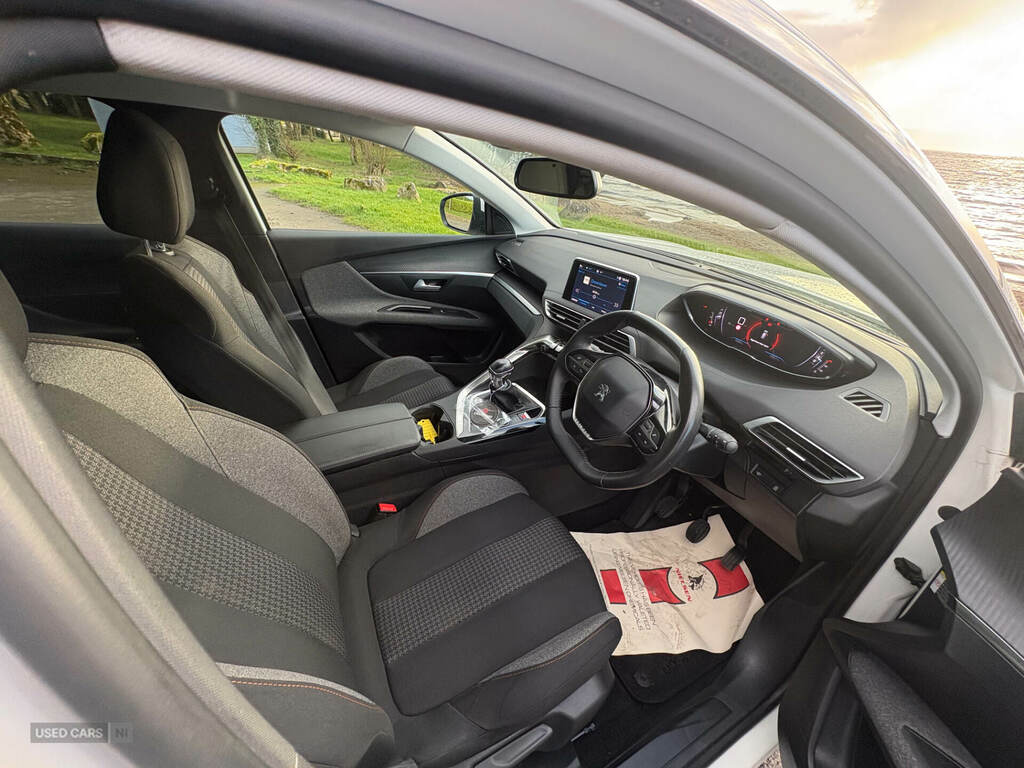 Peugeot 3008 1.5 Bluehdi Active Premium DF21HLV White #4