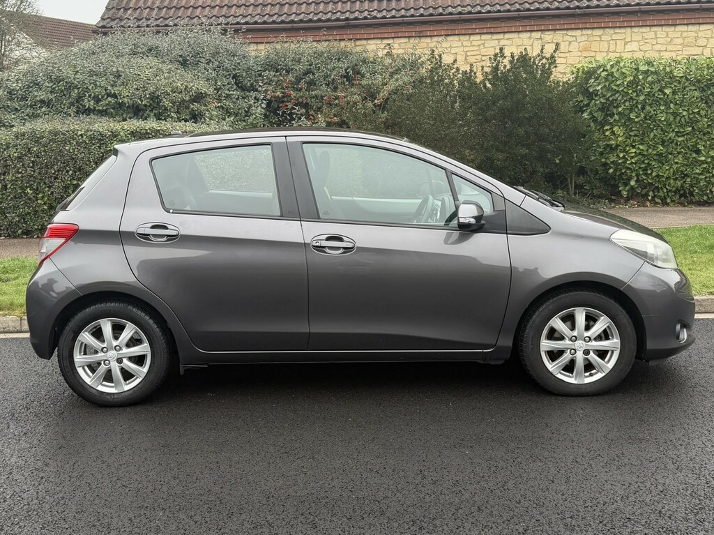 Toyota Yaris 1.3 Dual Vvt-i T Spirit 201313 KV13VUW Grey #3