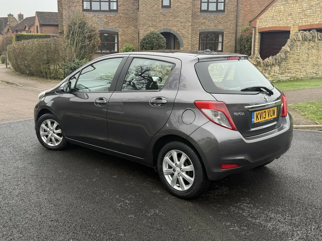 Toyota Yaris 1.3 Dual Vvt-i T Spirit 201313 KV13VUW Grey #6
