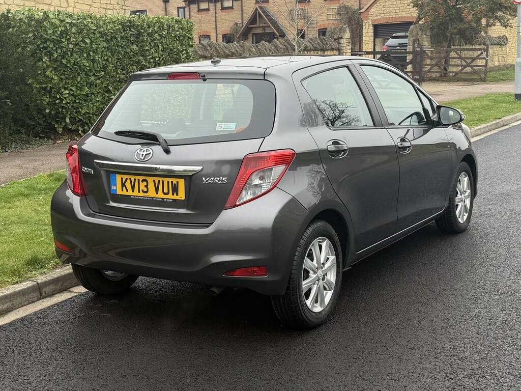 Toyota Yaris 1.3 Dual Vvt-i T Spirit 201313 KV13VUW Grey #4