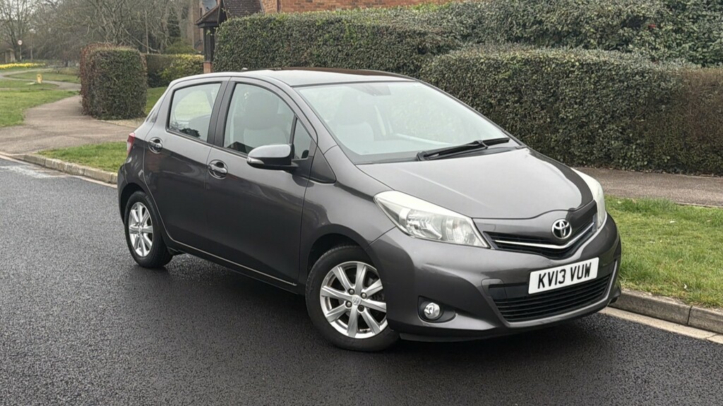 Toyota Yaris 1.3 Dual Vvt-i T Spirit 201313 Grey
