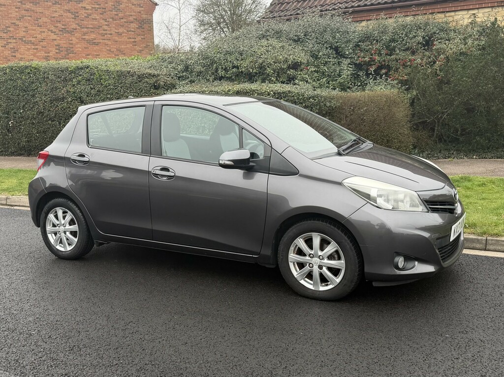 Toyota Yaris 1.3 Dual Vvt-i T Spirit 201313 KV13VUW Grey #2