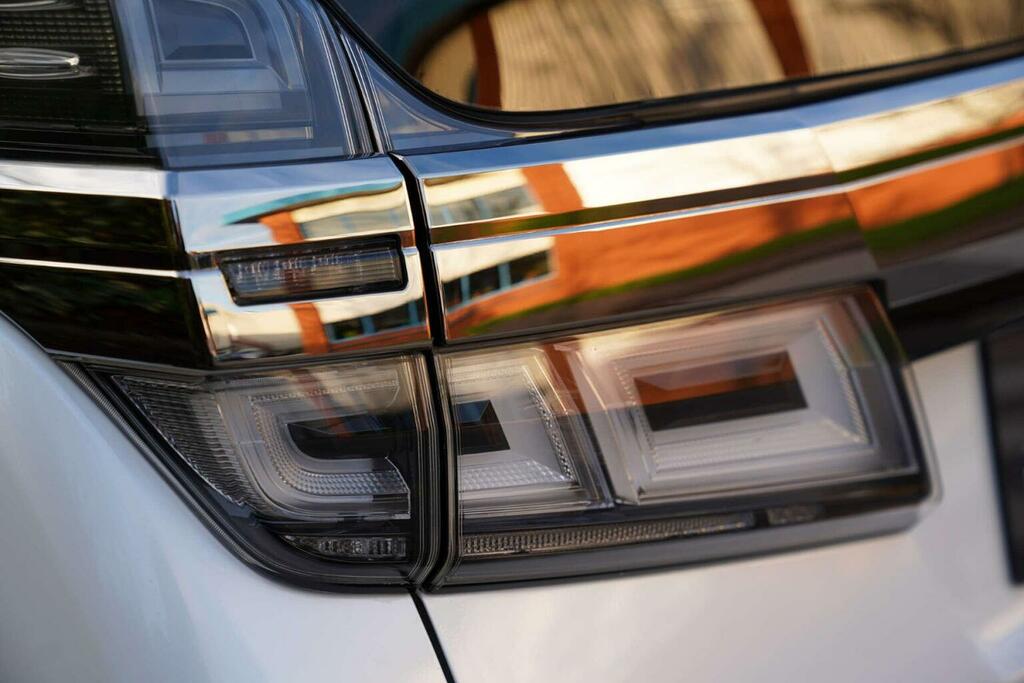 Toyota Vellfire Mpv 201867 White #6