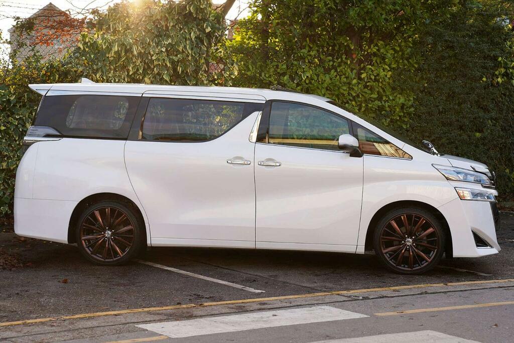 Toyota Vellfire Mpv 201867 White #2