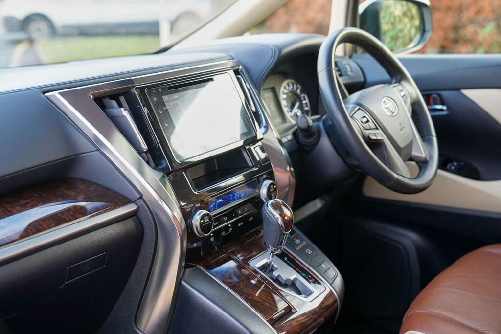 Toyota Vellfire Mpv 201867 White #34